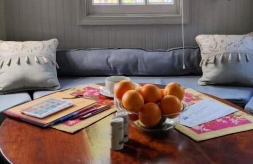 Windward Side House | Poets and Painters Cottage