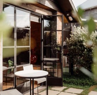 Surf Beach Villa | Poets corner cottage