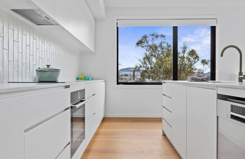 East Jindabyne House | Poets Den - Holiday Home