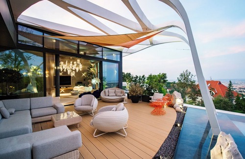 Szechenyihegy Villa | Poets Garden Villa 4 bedrooms, outdoor pool, sauna, hot tub and panoramic view