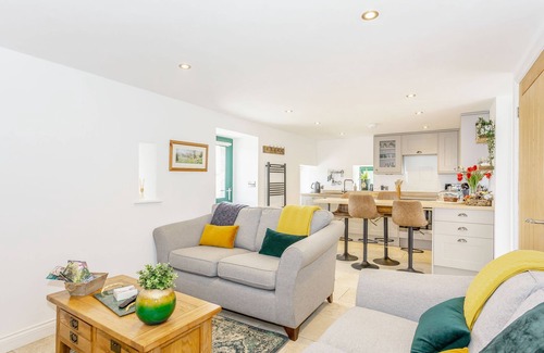 Skipton House | POGLES WOOD COTTAGE, pet friendly, with a garden in Grassington