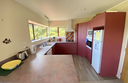 Pohara House | Pohara's Kauri Lodge - Coastal Views in Golden Bay