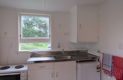 Pakiri Cabin | Pohutukawa Cottage - Seclusive cabin hideaway