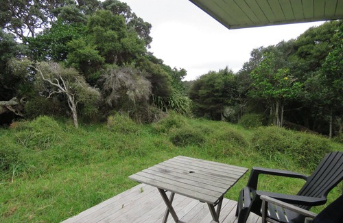 Pakiri Cabin | Pohutukawa Cottage - Seclusive cabin hideaway