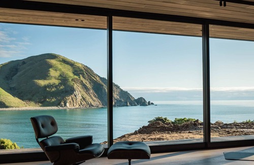 Nelson Region House | Pohutukawa Lodge, Pepin Island