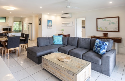 Hamilton Island Apartment | Poinciana Lodge 203, Poinciana Lodge 203 on Hamilton Island