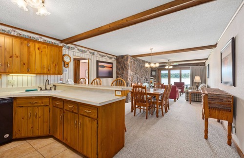 Breezy Point Condo | Point Condos 2BR w/Lake Views & Fireplace