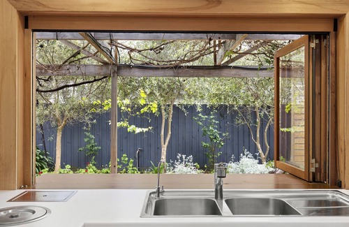 Point Lonsdale House | Point Lonnie Gem