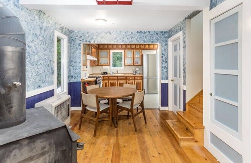 Lowell Point Cottage | Point Place, Cozy Cabin a Short Walk from the Beach