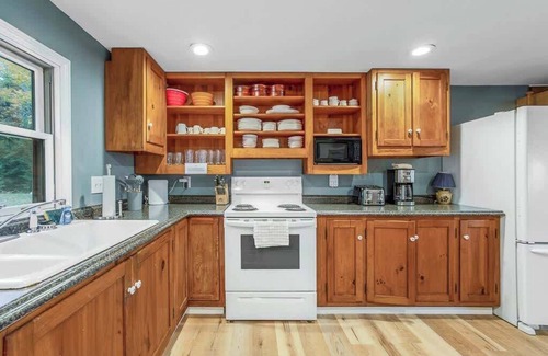 Ellsworth House | Pointe Branch Lake-New!