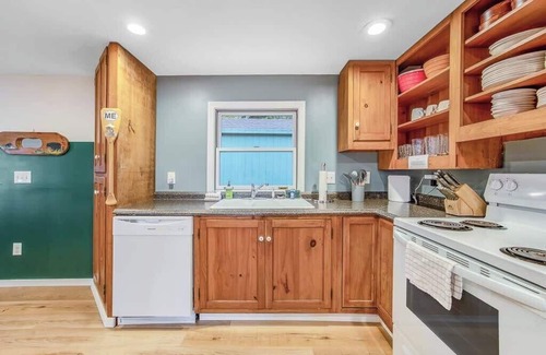 Ellsworth House | Pointe Branch Lake-New!