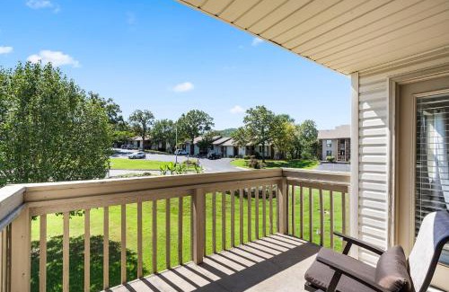 Table Rock Apartment | Pointe Royale Resort - Restaurant, Golfing, Pools, Gym, Trails, Lake Access