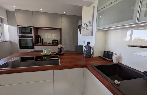 Ventnor Cottage | Pointe South - a house that sleeps 6 guests in 3 bedrooms