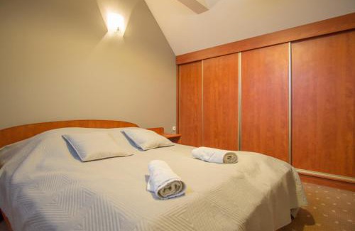Uhryn House | Pokoje Gościnne Arkadia