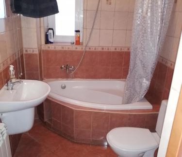 Jedrzejow House | Pokoje Gościnne