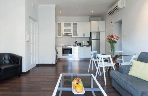 Cape Town City Centre Apartment | Polana Court 12 by CTHA