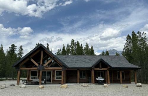 Valemount Villa | Polar Den Cabin