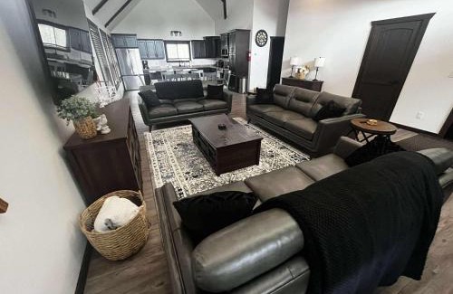 Valemount Villa | Polar Den Cabin