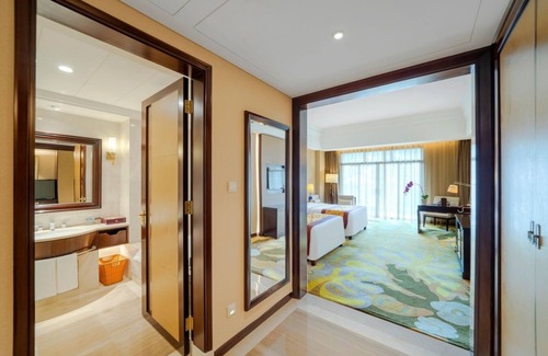 Yunyan District Hotel | Poly International Hot Spring Hotel