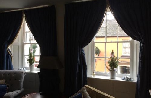 Coleford Apartment | Pomegranate
