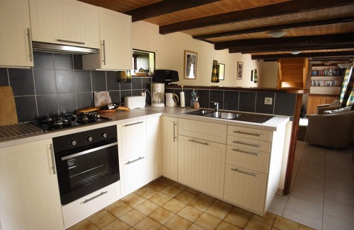 Les Champs-Geraux Cottage | Pomme, family cottage with terrace
