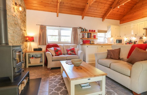 Mabe Cottage | POND COTTAGE, with a garden in Truro