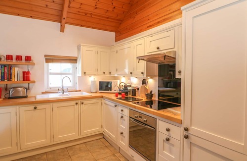 Mabe Cottage | POND COTTAGE, with a garden in Truro