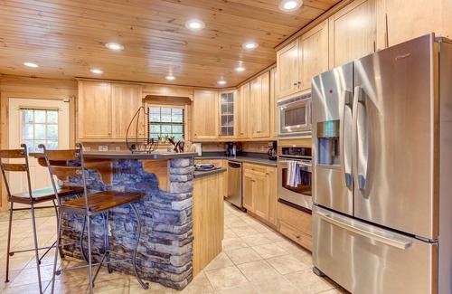McCaysville Cabin | Pond-front cabin with private hot tub, fireplaces, furnished deck, & game room