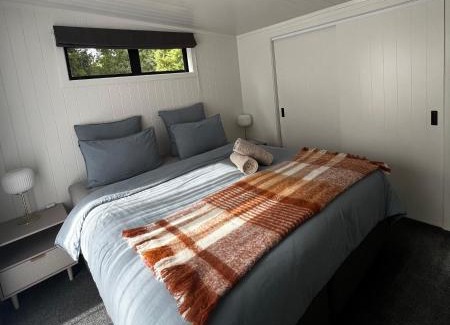 Raglan House | Pond Road Park - Raglan