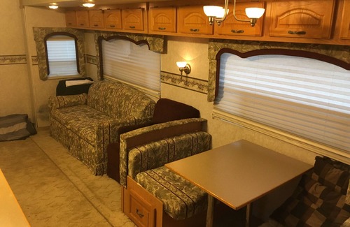 Hutchinson House | Pondarosa Camper of Pondarosa Inn Water Park