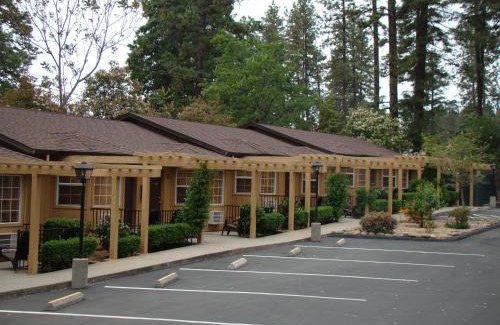 Paradise Hotel | Ponderosa Gardens Motel