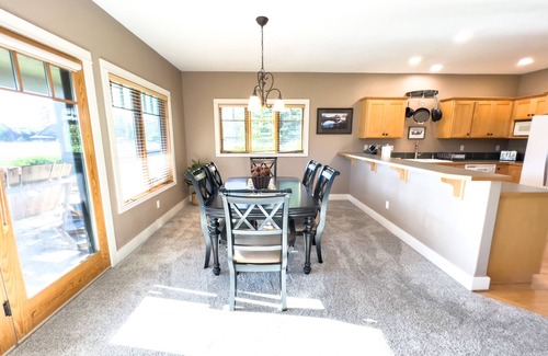 Sisters Condo | Ponderosa Sunset Retreat 2 bedroom 2 bath in Pine Meadow Village Sisters Oregon