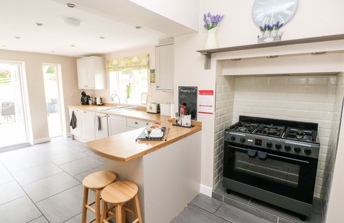Ammanford Cottage | PONDFIELD GATE, family friendly, character holiday cottage in Cwmgors