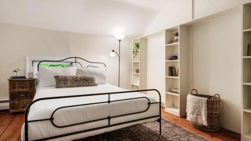 Hollowville House | Pondfront Gem Minutes from Hudson’s Best Shops Cafes The Stillwater House