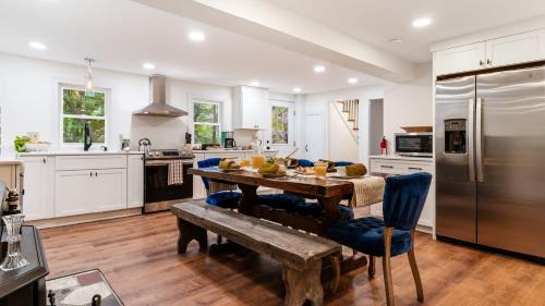 Hollowville House | Pondfront Gem Minutes from Hudson’s Best Shops Cafes The Stillwater House