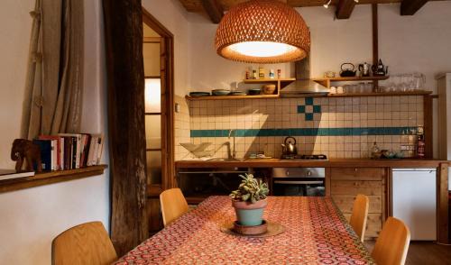 Montagut Apartment | Pont de Valenti Mountain Retreat