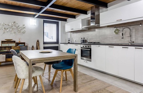 Tor di Quinto Apartment | Ponte Milvio Luxury House offers spaces, furniture, services and comfort from 5 STARS.