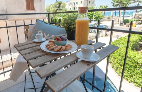 Rivabella Apartment | Ponticello sul Mare, Situato di Fronte la Spiaggia con una Fantastica Vista Mare