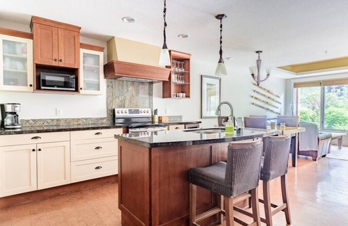 Canmore Apartment | Pooches Paradise - Pet Friendly Hot Tub & Pool