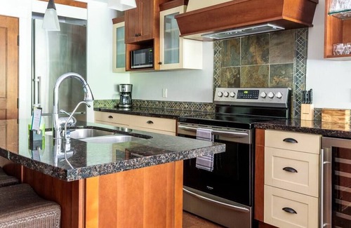 Canmore Apartment | Pooches Paradise - Pet Friendly Hot Tub & Pool