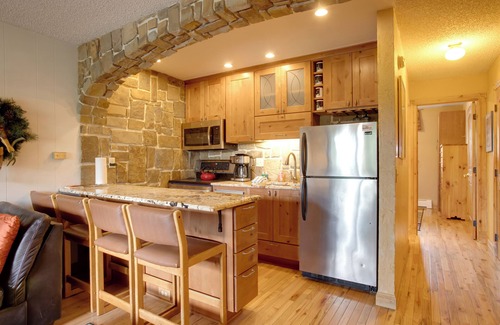 Rendezvous Condo | Pool & 3 Hot Tubs: Winter Park Condo on Bus Line