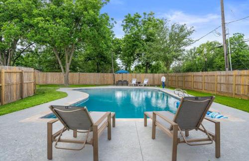 Deer Park House | Pool 5 Star Large Deer Park home Super Host