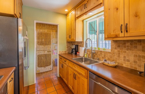 Blenman-Elm House | Pool AC Near UofA and hospital. Quiet, historical neighborhood. Upgraded