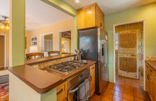 Blenman-Elm House | Pool AC Near UofA and hospital. Quiet, historical neighborhood. Upgraded