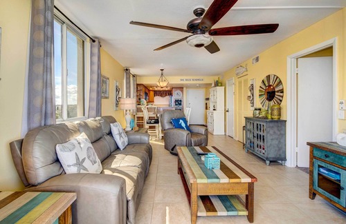 Hudson Condo | Pool Access: Waterfront Hudson Condo!