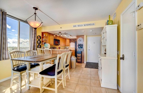 Hudson Condo | Pool Access: Waterfront Hudson Condo!