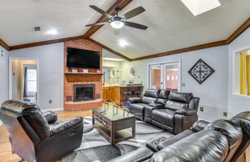 Hinesville House | Pool and Gameroom Family Fun Retreat in Hinesville!
