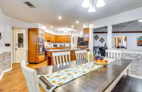 Hinesville House | Pool and Gameroom Family Fun Retreat in Hinesville!