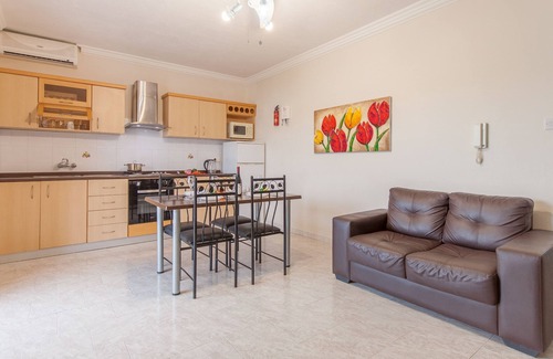 Santa Maria Estate Apartment | Pool and Sea, charming Merill Apart 2, Mellieha, Malta
