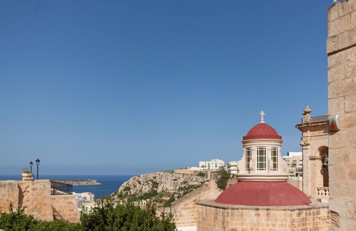 Santa Maria Estate Apartment | Pool and Sea, charming Merill Apart 2, Mellieha, Malta